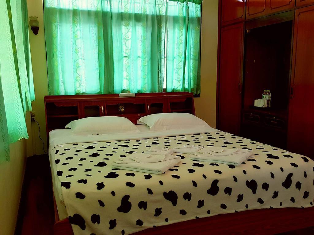 Emmanuel Guesthouse Prachuap Khiri Khan Extérieur photo