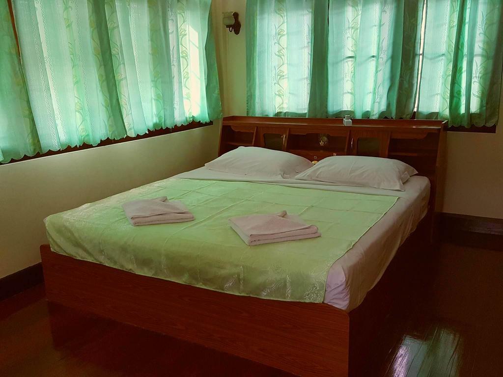 Emmanuel Guesthouse Prachuap Khiri Khan Extérieur photo