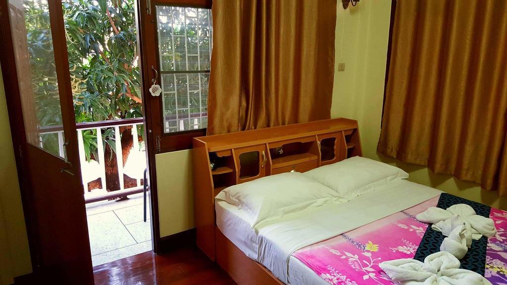 Emmanuel Guesthouse Prachuap Khiri Khan Extérieur photo