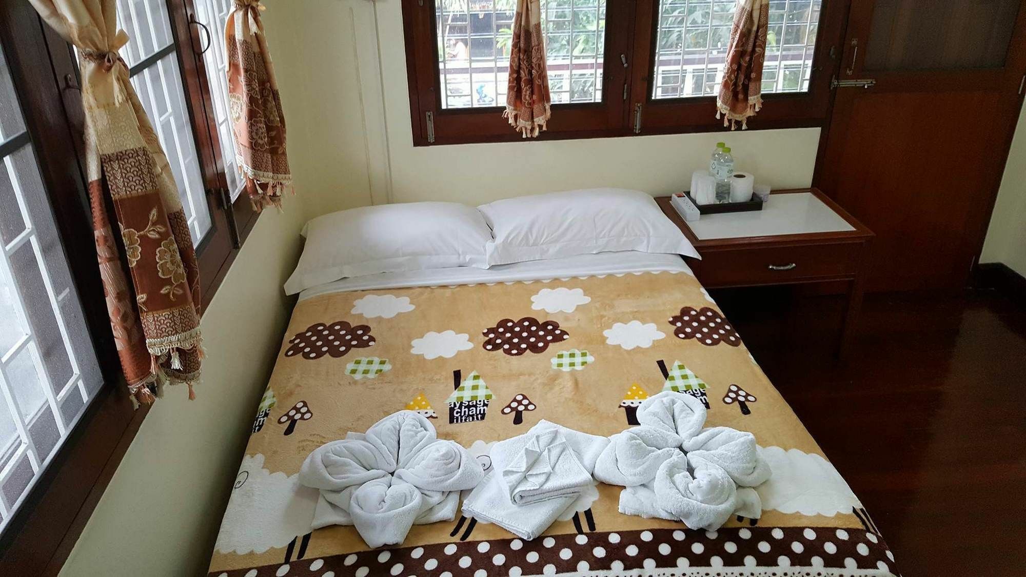Emmanuel Guesthouse Prachuap Khiri Khan Extérieur photo